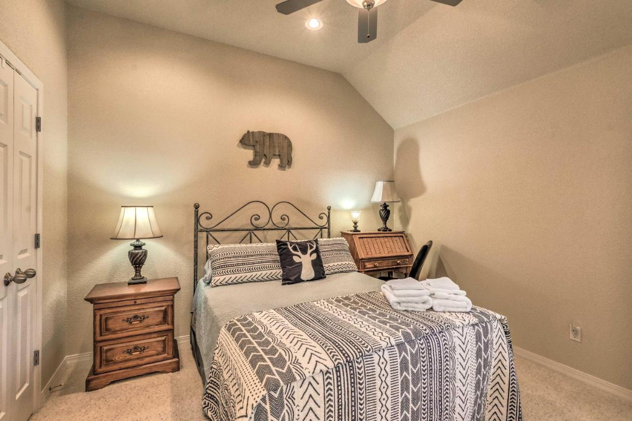 Roomy Ruidoso Retreat With Deck, Grill, And Mtn Views! المظهر الخارجي الصورة